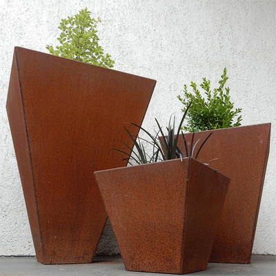 Polygonal Outdoor Metal Planter Kotak Penanam Baja Berkarat Untuk Bunga