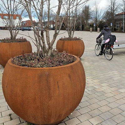 1000mm Raised Sphere Shaped Outdoor Metal Planter Untuk Pusat Perbelanjaan