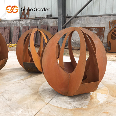 Bentuk Kustom Potong Laser Pot bunga baja corten geometris 90 * 25 * 25cm