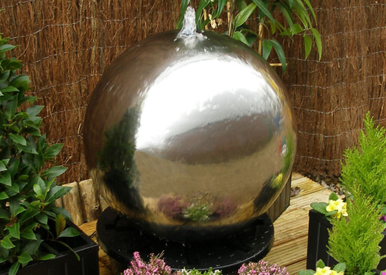 70cm Ornamen Taman Logam Fitur Air Bola Stainless Steel Dengan Lampu LED