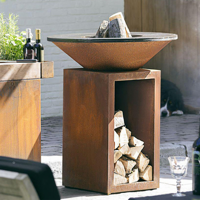 Tinggi Berkarat 100cm Corten Steel Fire Pit Luar Ruangan Dengan Penyimpanan Kayu