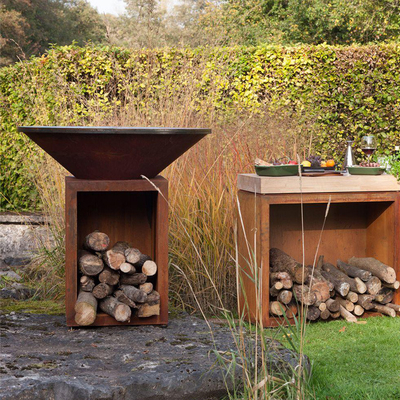 Tinggi Berkarat 100cm Corten Steel Fire Pit Luar Ruangan Dengan Penyimpanan Kayu
