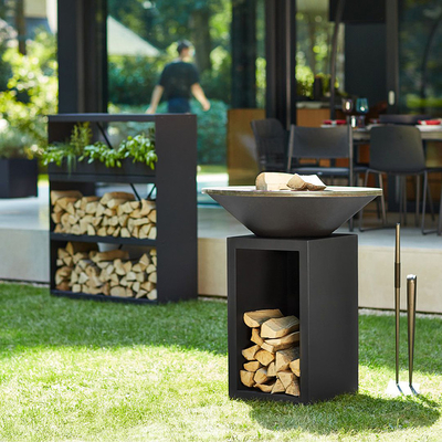 Tinggi Berkarat 100cm Corten Steel Fire Pit Luar Ruangan Dengan Penyimpanan Kayu