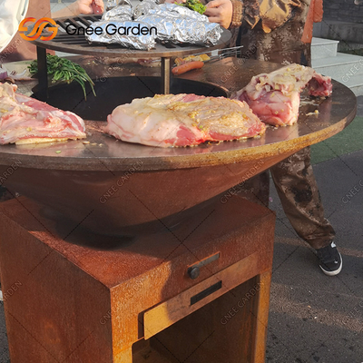 Corten Steel Outdoor Cooking Grills Fire Pit Dengan BBQ Grill Lapisan Karat Makan Di Luar