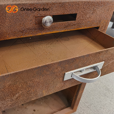 Luar Ruangan BBQ Corten Steel Fire Pit Dengan Penyimpanan Kayu Bakar Halaman Belakang Warna Rusty