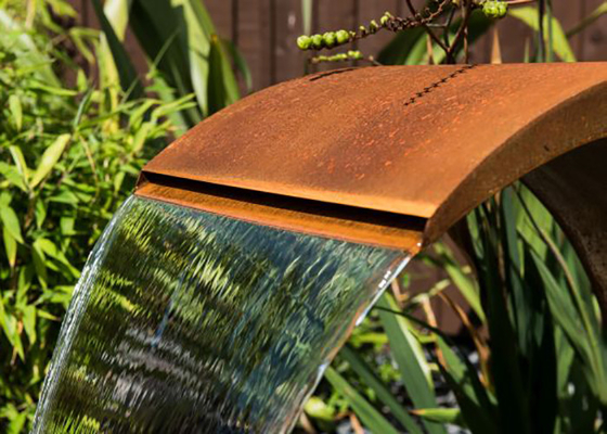 65cm Rusted Ball Water Fountain Dekorasi Eksterior yang Disesuaikan