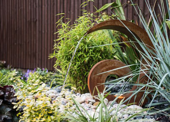 65cm Rusted Ball Water Fountain Dekorasi Eksterior yang Disesuaikan