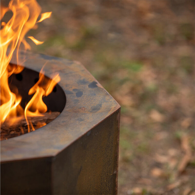 Pemanas Berkemah Pembakaran Kayu Corten Steel Round Fire Pit Di Ruang Tamu Luar Ruangan
