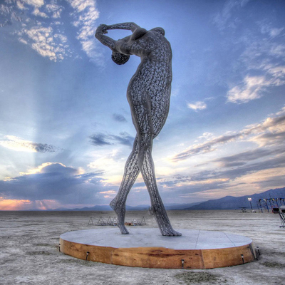 500cm Tinggi Patung Stainless Steel Besar Dancing Lady Disesuaikan